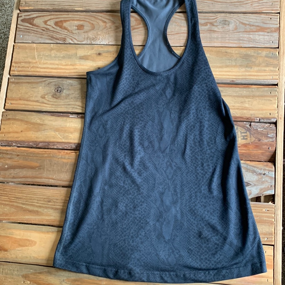 Lululemon Cool Racerback black snake skin size 8?